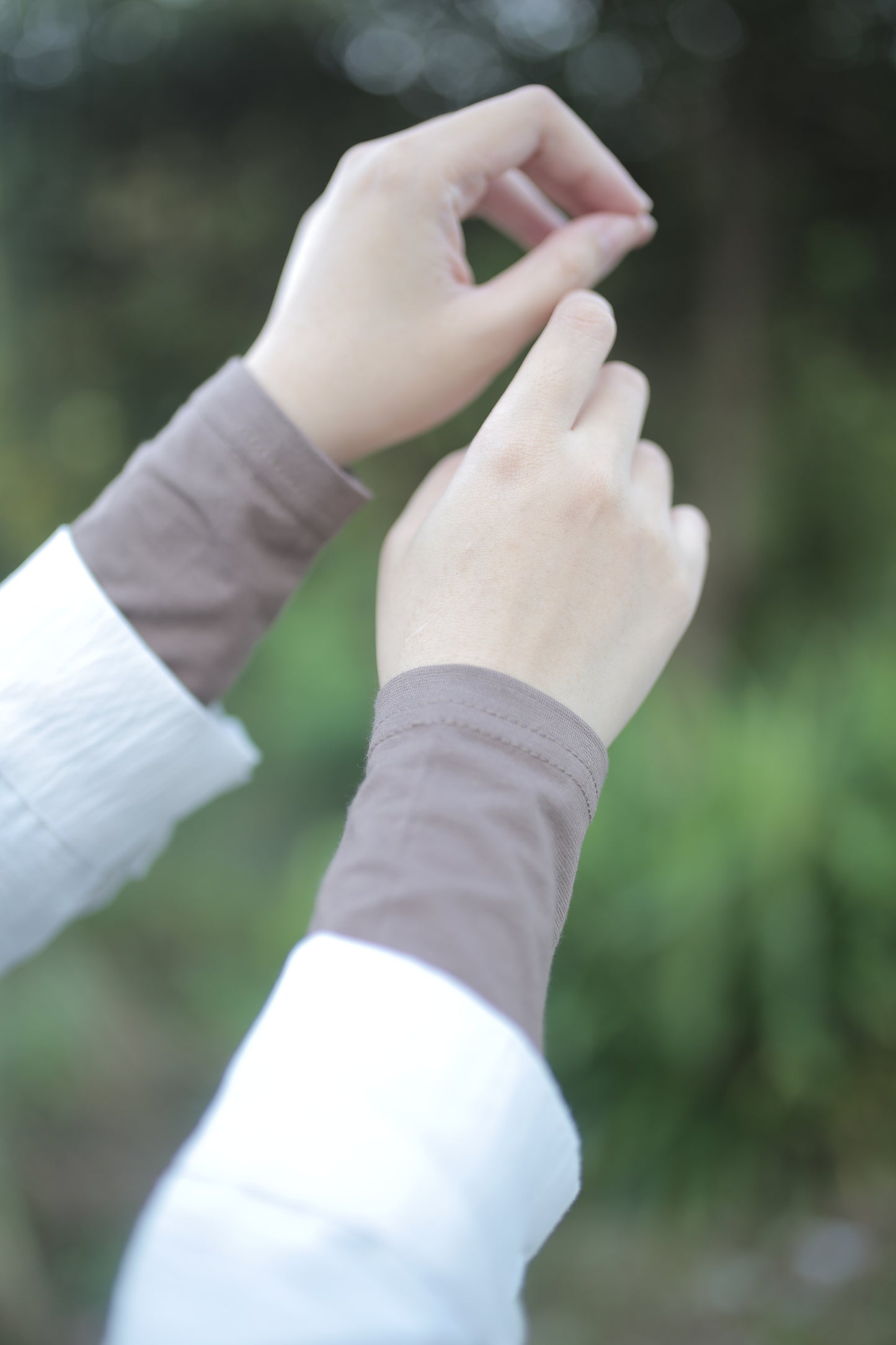 π Yusra Handsocks