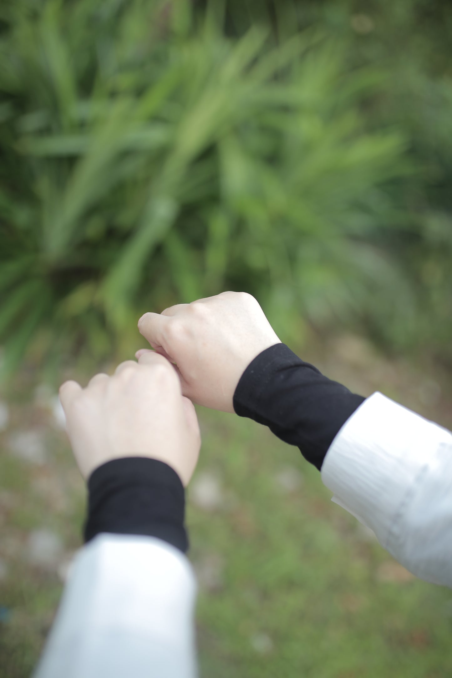 π Yusra Handsocks