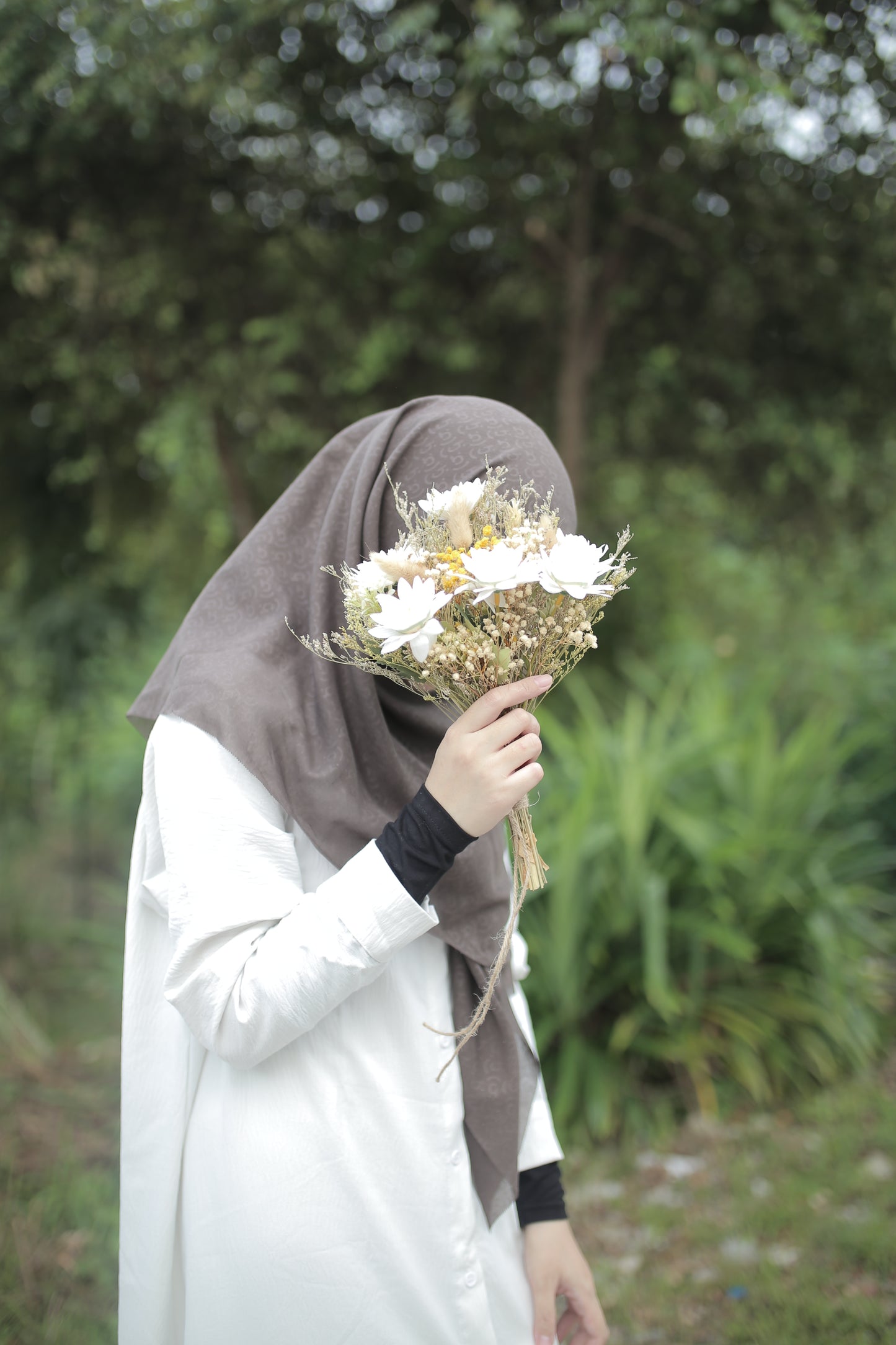 🌙 Yusra Handsocks